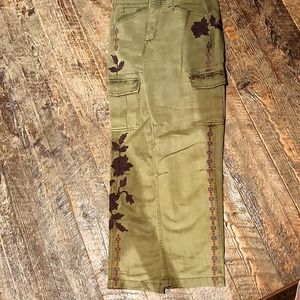Sundance cargo, dusty green, size 6 embroidered